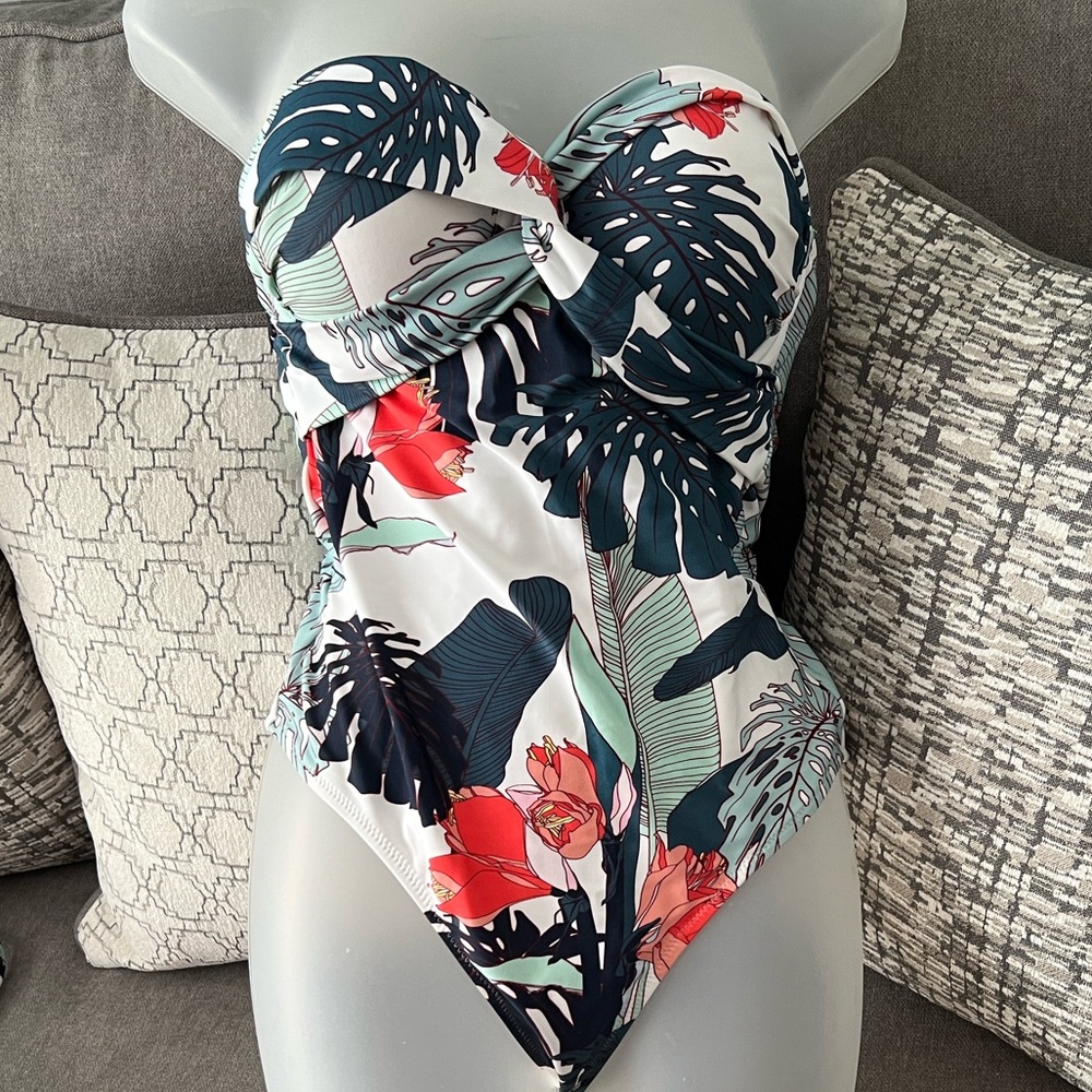 Cupshe Red and Green Floral Swimsuit